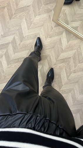 Siyah Beli Lastikli Deri Pantolon
